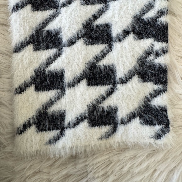 Liverpool Elegant Plush Sweater Coatigan in Black/White Houndstooth w/pockets - Picture 7 of 8